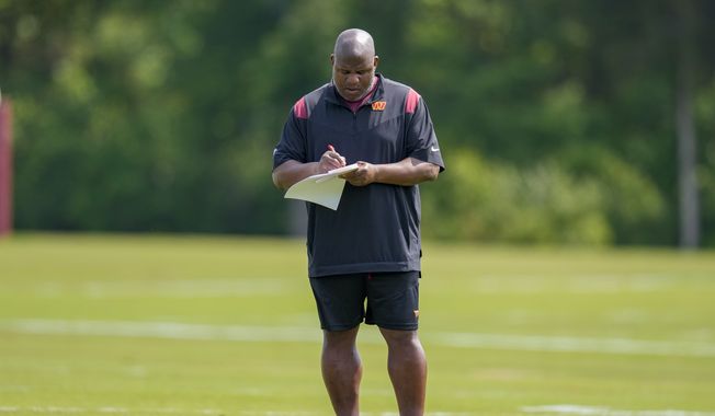 Washington Commanders assistant head coach Eric Bieniemy works on the field during an NFL football practice at the team&#x27;s training facility, Wednesday, May 24, 2023 in Ashburn, Va. (AP Photo/Alex Brandon)