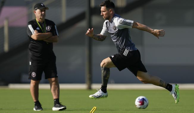 Lionel Messi, right, participates in a training session for the Inter Miami MLS soccer team as head coach Gerardo &quot;Tata&quot; Martino looks on, Tuesday, July 18, 2023, in Fort Lauderdale, Fla.(AP Photo/Rebecca Blackwell)
